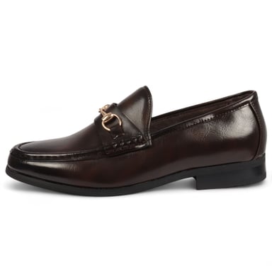 Mocasines marrones para hombre con hebilla dorada, zapatos elegantes sin cordones