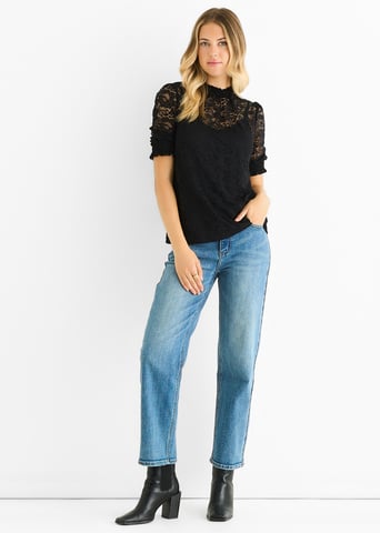 Blusa holgada de cuello alto y encaje negro