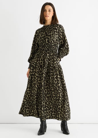 Vestido Maxi de Cuello Alto Fruncido con Estampado de Animal en Caqui