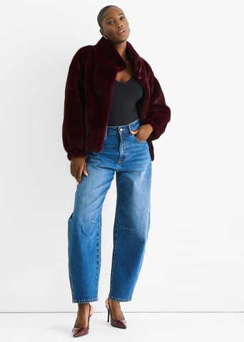 Chaqueta de piel sintética de cuello de embudo rojo angora con botones