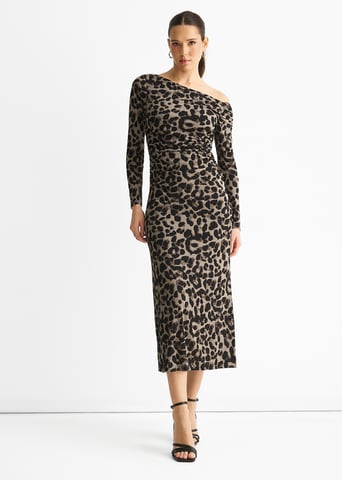 Vestido midi gris de punto animal con un solo hombro