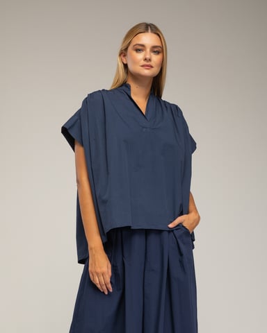 Top oversize de manga corta con pliegues