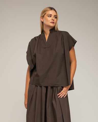 Top oversize de manga corta con pliegues