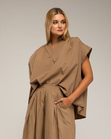 Top oversize de manga corta con pliegues