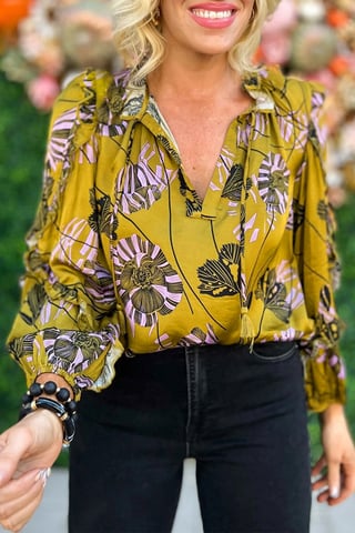 Blusa de Flores con Mangas Rizadas
