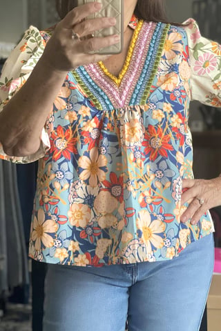 Top Floral de Cuello en V con Manga 3/4