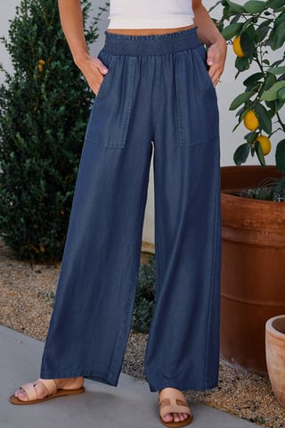 Pantalones de mezclilla de pierna ancha con bolsillos