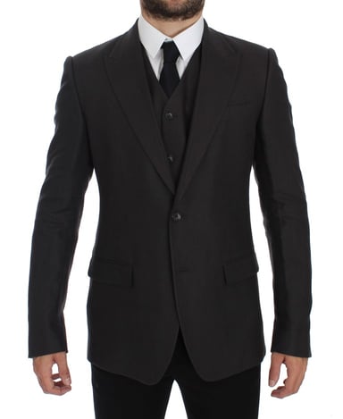 Traje de tres piezas de ajuste clásico