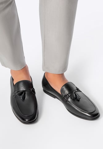 Mocasines de piel para hombre Wittchen con borlas en piel natural negra