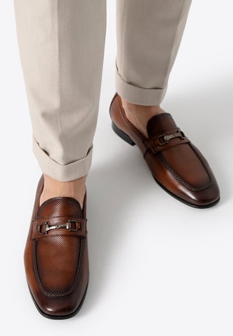 Mocasines de piel para hombre Wittchen con hebilla en el cinturón, marrón claro