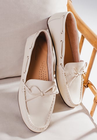 Mocasines de piel para mujer Wittchen con correa, color crema