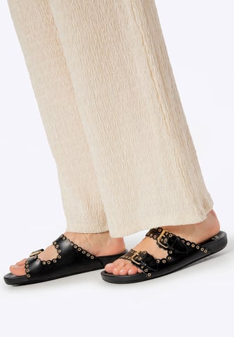 Chanclas de piel para mujer Wittchen con tiras decorativas en piel natural negra
