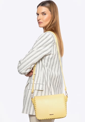 Bolso bandolera Wittchen para mujer con solapa ribeteada, amarillo