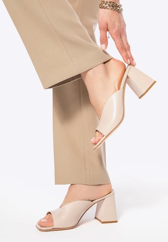 Mules Wittchen de piel auténtica beige para mujer con tacón de bloque