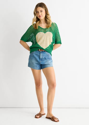 Top de ganchillo con estampado de corazones y red verde