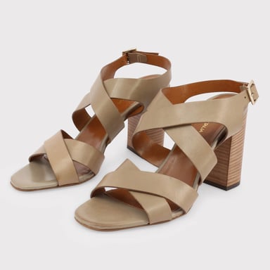 Sandalias de Cuero con Tiras Cruzadas Modelo Beige