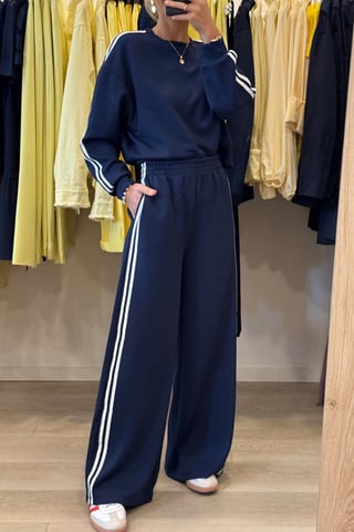 Conjunto de Pantalón con Detalle de Rayas