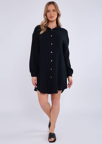 Camisa larga oversize de algodón negro con textura