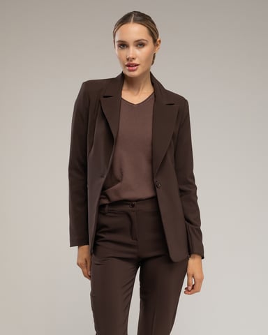 Chaqueta entallada con solapas