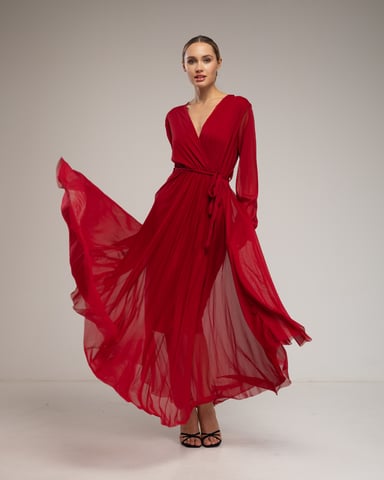 Vestido largo de tul con capas