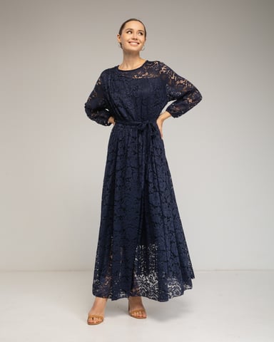 Vestido largo de encaje con cintura elástica