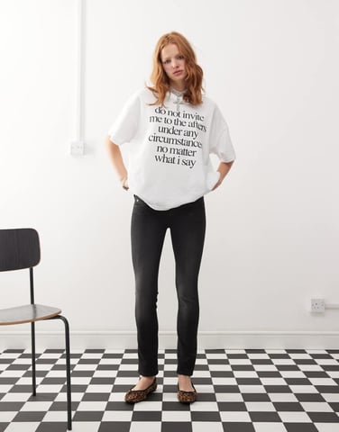 Cheap Monday Sleezie lågmidjade superstretch skinny jeans i rubin-tvättad svart