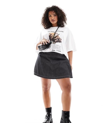 COLLUSION Plus wrap mini skort i lätt denim med kontrasterande sömmar