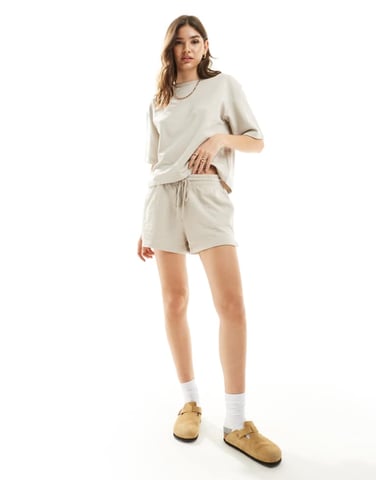 Lindex Liza lounge shorts i krämfärgad