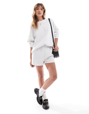 ASOS DESIGN vadderade sweatshorts set i gråmelerad