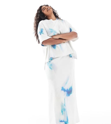 ASOS EDITION Curve premium tungviktad texturerad jersey kolumnmaxikjol i suddig tryck