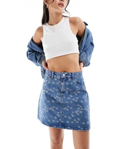 Vero Moda denim a-linjekjol i broderad blommönster