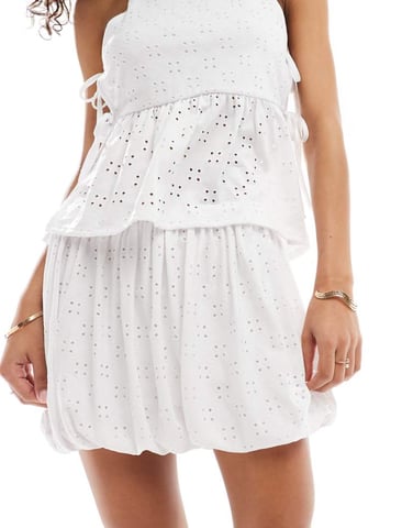 ASOS DESIGN broderad puffbollkjol set i vitt
