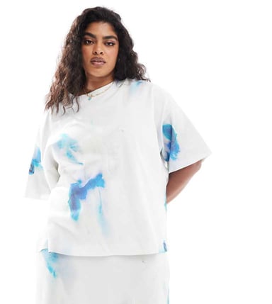 ASOS EDITION Curve premium tyngre texturerad jersey t-shirt i suddig mönster