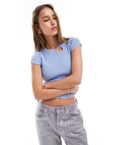 ASOS DESIGN stickad plisséad baby t-shirt med kontrasterande kant i blått