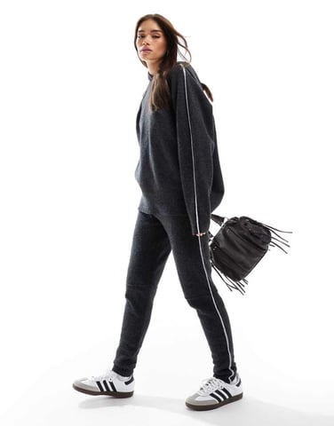 ASOS DESIGN stickad jogger-set i kolgrå