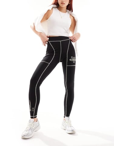 Couture Club oversized grafiska leggings med kontrastsöm i svart
