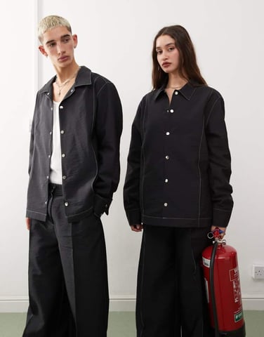 Återvunnen vintage unisex overshirt i svart nylon med kontrasterande sömmar