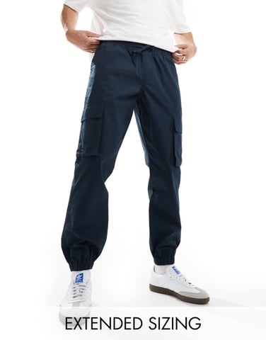 ASOS DESIGN tapered byxa i mörk marinblå