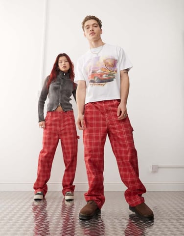 Återvunnen vintage unisex rutig byxa med barrelben i röd färg