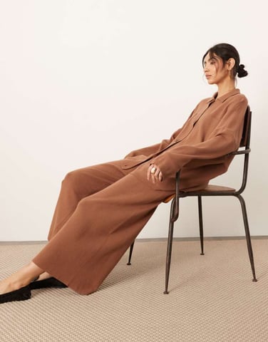 ASOS EDITION stickad vid benkofta i toffee