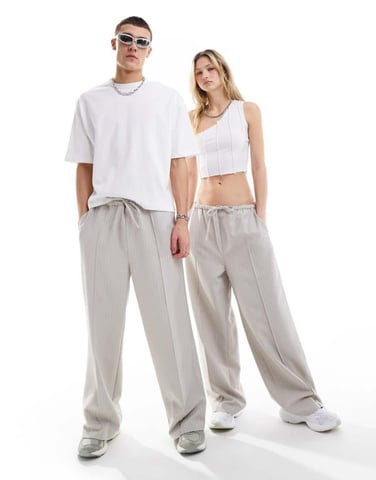 COLLUSION Unisex formella joggers i grå rand