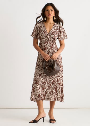 Vestido midi con volantes y estampado de cachemira en color chocolate