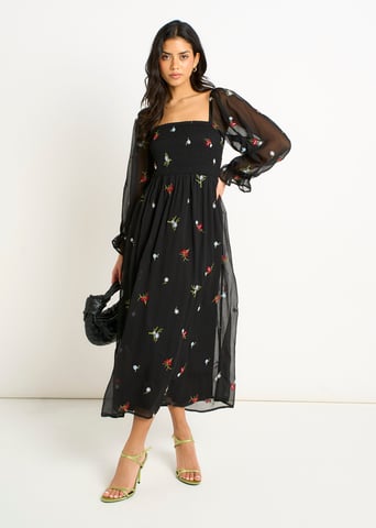 Vestido negro de gasa con bordado floral