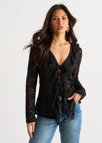 Blusa negra de encaje con volantes y lazo delantero
