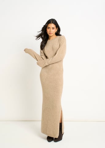 Vestido largo ajustado de jersey bouclé color avena