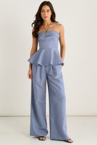 Top azul con rayas Bardot y volantes