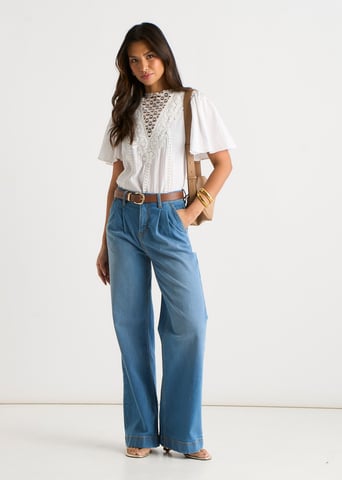 Vaqueros de corte ancho con pliegues azules