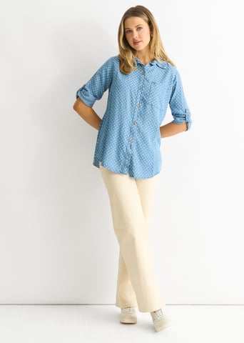 Camisa de estilo vaquero azul con estampado de lunares