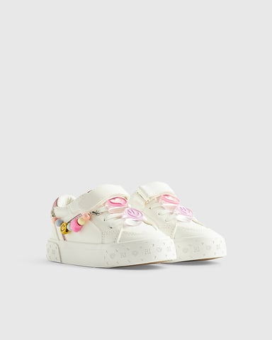 River Island Zapatillas Mini para niña Blancas con adorno de Charm y puntera redonda