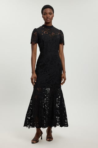 Vestido midi tejido de encaje de guipur con cuello alto y falda evasé